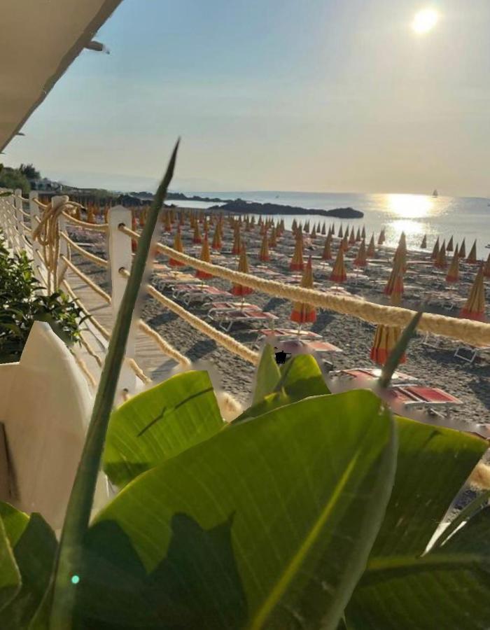 The Dream - Seafront Loft Apartment Giardini Naxos Ngoại thất bức ảnh